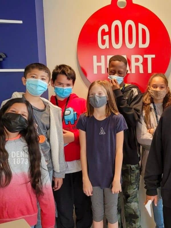 kids at a veterinary clinic tour